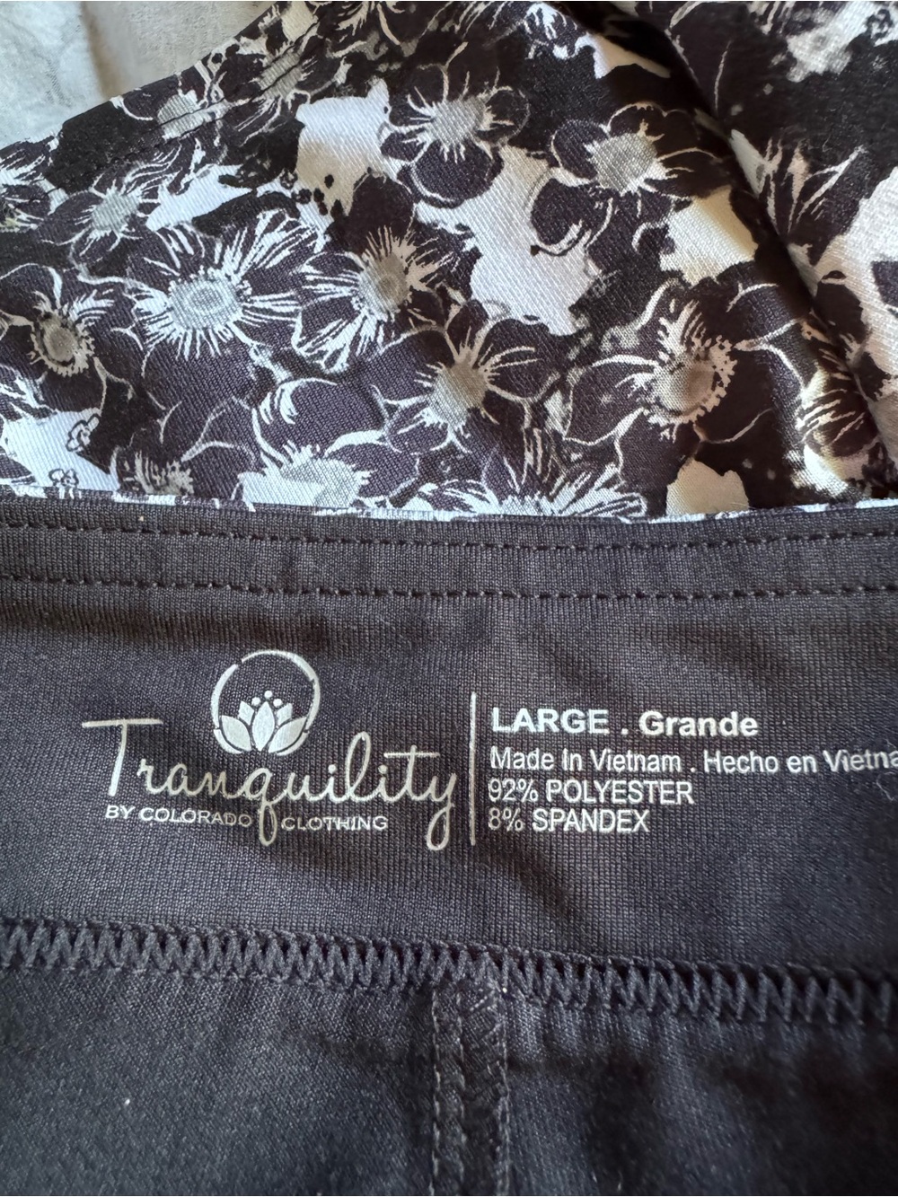 Tranquility by Colorado Clothing Black and White Floral Skort large Euc - Picture 4 of 4